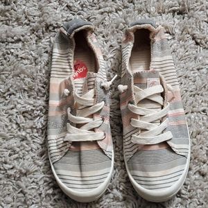 Womens SquishThis Roxy shoes